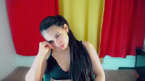 Snapshot of emma_diva chatting on January 2025 11:21:02 PM emma online show from January 2025 11:21:02 PM