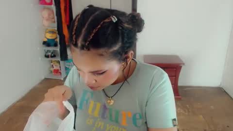 Snapshot of emma_diva chatting on March 2025 02:30:02 AM emma online show from March 2025 02:30:02 AM