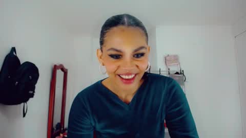 Snapshot of emma_diva chatting on September 2025 11:32:02 PM emma online show from September 2025 11:32:02 PM