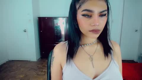 Snapshot of emma_diva chatting on November 2025 11:48:01 PM emma online show from November 2025 11:48:01 PM