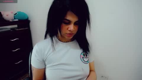 Snapshot of emma_diva chatting on November 2025 12:47:01 AM emma online show from November 2025 12:47:01 AM