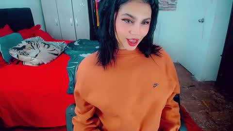 Snapshot of emma_diva chatting on December 2025 12:29:01 AM emma online show from December 2025 12:29:01 AM