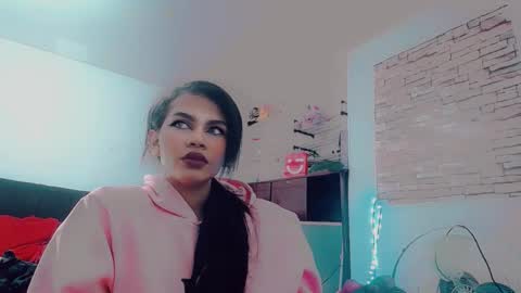 Snapshot of emma_diva chatting on February 2026 01:02:02 AM emma online show from February 2026 01:02:02 AM