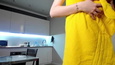 Snapshot of emma_flin chatting on December 2024 10:49:02 AM Emma online show from December 2024 10:49:02 AM