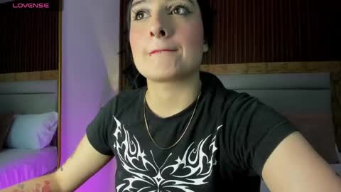 Snapshot of emma_hiltonn_ chatting on May 2026 07:11:01 PM E M M A online show from May 2026 07:11:01 PM