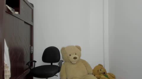 Snapshot of emma_lean chatting on September 2025 11:01:01 AM whises lits online show from September 2025 11:01:01 AM