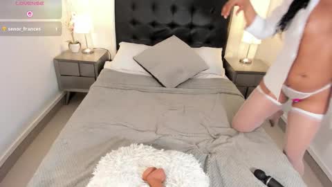 Snapshot of emma_martiin chatting on December 2025 07:12:02 PM Im Emma online show from December 2025 07:12:02 PM