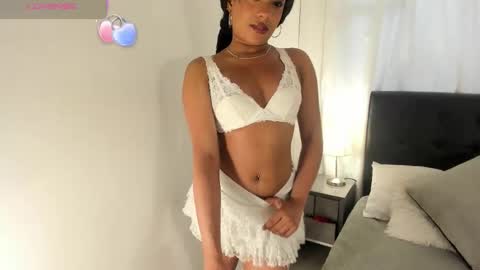 Snapshot of emma_martiin chatting on February 2026 07:07:01 PM Im Emma online show from February 2026 07:07:01 PM