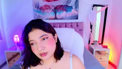 Snapshot of emma_monserratt chatting on October 2025 06:19:02 PM Emma Monserratt online show from October 2025 06:19:02 PM