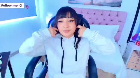 Snapshot of emma_monserratt chatting on March 2026 08:14:01 PM Emma Monserratt online show from March 2026 08:14:01 PM