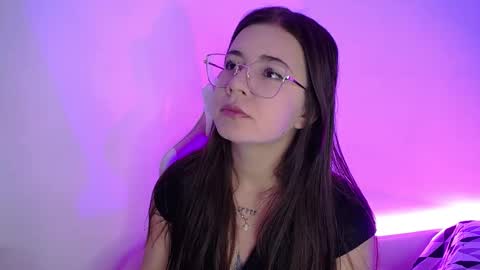 Emma online show from September 2025 12:44:02 AM