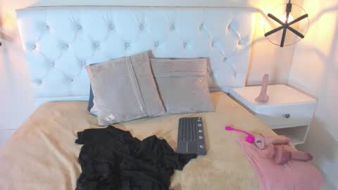 Snapshot of emma_payton chatting on February 2025 06:15:02 PM Emma online show from February 2025 06:15:02 PM