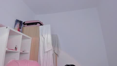 Emma   online show from December 2024 12:33:01 PM