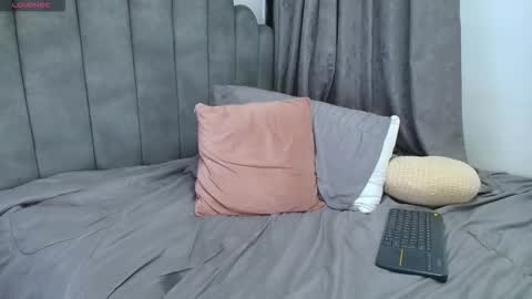 emma_saenz01 online show from May 2026 11:44:01 PM