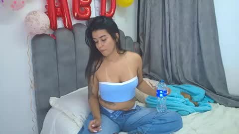 emma_saenz01 online show from June 2026 05:42:02 AM