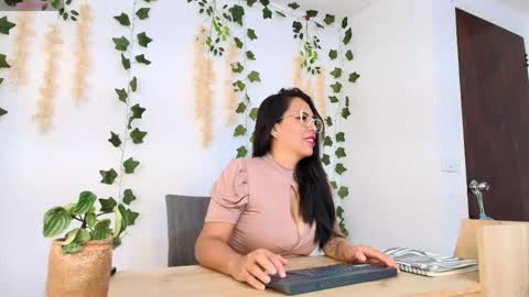Emma Sanz online show from May 2026 01:49:01 PM