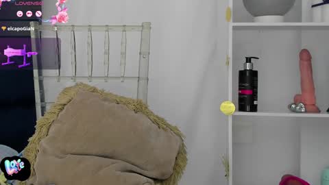 Emma Ucros online show from January 2025 12:07:01 AM