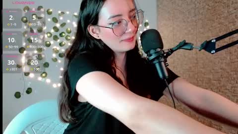 Snapshot of emma_unu chatting on December 2024 01:09:02 PM Emma online show from December 2024 01:09:02 PM