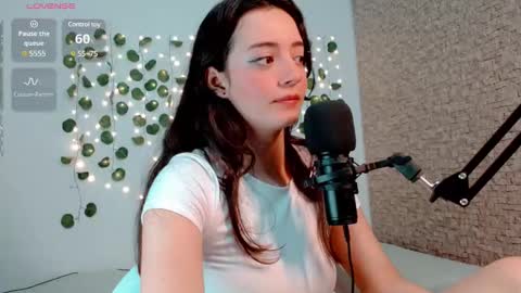 Snapshot of emma_unu chatting on December 2024 06:25:02 AM Emma online show from December 2024 06:25:02 AM