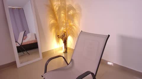 Snapshot of emmabeecker_ chatting on November 2025 08:41:02 PM Emma online show from November 2025 08:41:02 PM