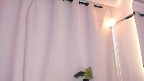 Snapshot of emmaclark_1 chatting on November 2025 10:01:02 PM emmaclark_1 online show from November 2025 10:01:02 PM