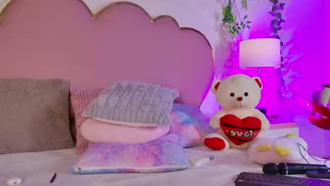 Snapshot of emmacrush chatting on June 2026 11:13:01 PM Welcome Im yosein Your love is my passion activate it with your tips and enjoy with me online show from June 2026 11:13:01 PM