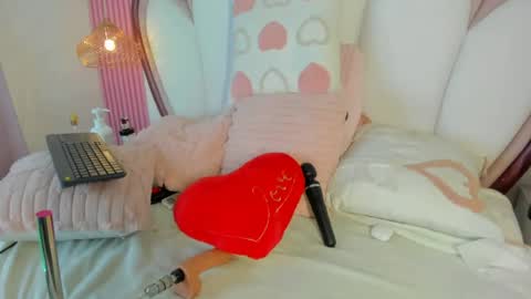 Snapshot of emmacrush chatting on July 2026 10:12:02 PM Welcome Im yosein Your love is my passion activate it with your tips and enjoy with me online show from July 2026 10:12:02 PM