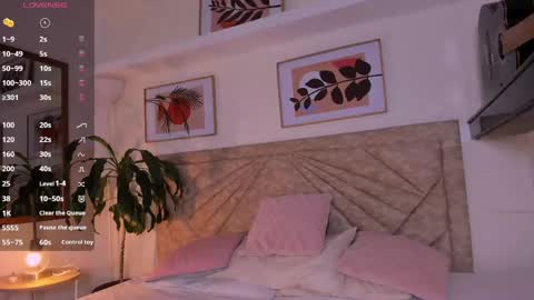 Snapshot of emmaduff_ chatting on June 2026 11:37:02 AM online show from June 2026 11:37:02 AM