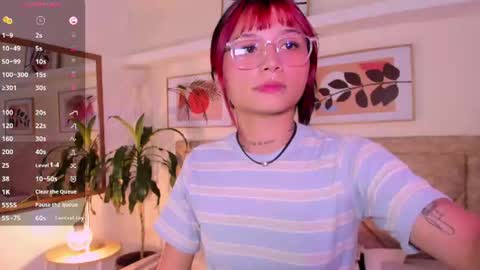 Snapshot of emmaduff_ chatting on July 2026 08:01:01 PM online show from July 2026 08:01:01 PM