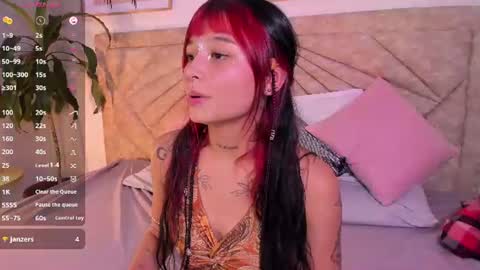 Snapshot of emmaduff_ chatting on July 2026 08:00:01 PM online show from July 2026 08:00:01 PM