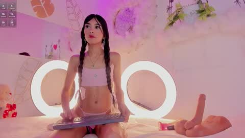 Emma Duque online show from November 2025 06:52:01 PM