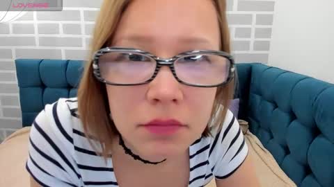 Emma 3 online show from February 2026 01:37:02 AM