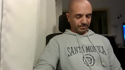 Ariel online show from December 2025 09:42:01 PM