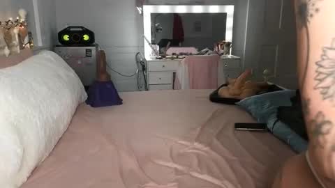 Snapshot of emmagray01 chatting on February 2025 11:30:01 AM emmagray01 online show from February 2025 11:30:01 AM