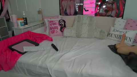 Snapshot of emmagray01 chatting on October 2025 06:43:01 PM emmagray01 online show from October 2025 06:43:01 PM