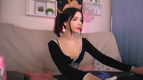 Snapshot of emmakeam_ chatting on January 2025 12:22:02 PM Emma online show from January 2025 12:22:02 PM