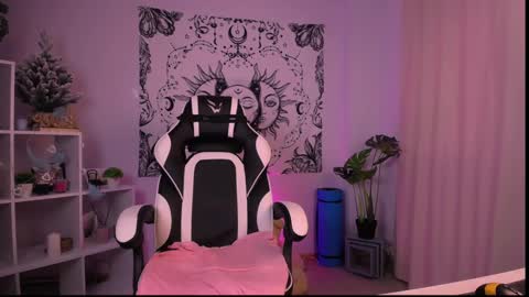 Snapshot of emmakeam_ chatting on January 2025 06:54:01 AM Emma online show from January 2025 06:54:01 AM