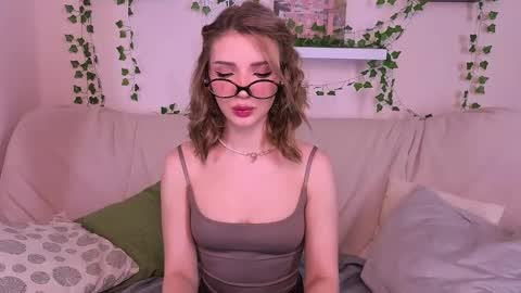 Snapshot of emmakeam_ chatting on September 2025 07:30:01 AM Emma online show from September 2025 07:30:01 AM