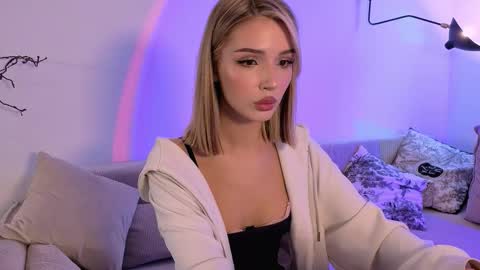 Snapshot of emmakeam_ chatting on November 2025 09:30:02 AM Emma online show from November 2025 09:30:02 AM