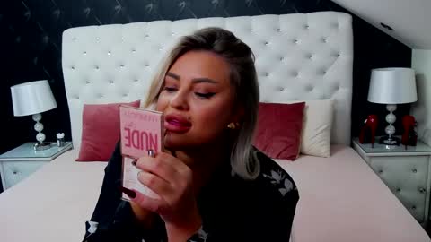 Emma Mavis online show from December 2024 12:36:01 PM