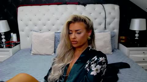 Emma Mavis online show from May 2026 10:00:02 AM