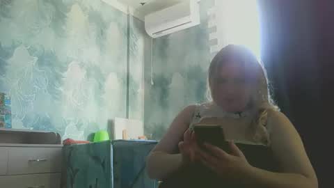 Snapshot of emmamelody944534 chatting on October 2025 05:25:01 AM emmamelody online show from October 2025 05:25:01 AM