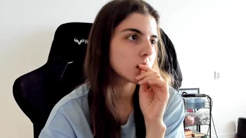 Snapshot of emmamon chatting on April 2026 01:08:02 PM Emma online show from April 2026 01:08:02 PM
