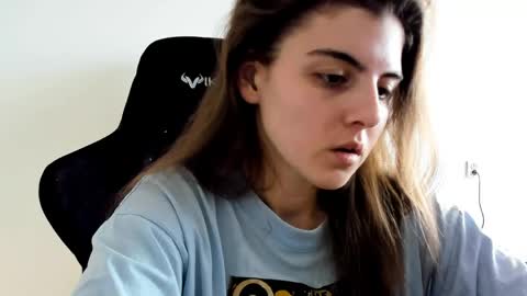Snapshot of emmamon chatting on April 2026 08:32:01 AM Emma online show from April 2026 08:32:01 AM