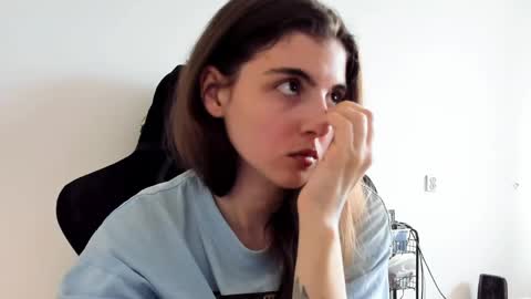 Snapshot of emmamon chatting on April 2026 01:03:02 PM Emma online show from April 2026 01:03:02 PM