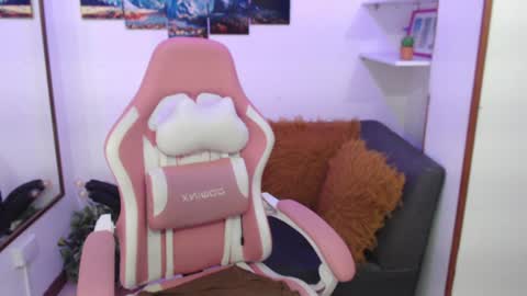 Emma  online show from February 2025 11:17:01 PM