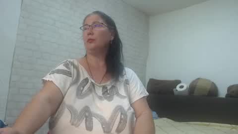 emmasquirt69 online show from June 2026 06:19:02 AM