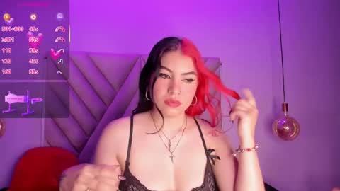 Snapshot of emmaswift1 chatting on September 2025 02:44:02 AM Emma online show from September 2025 02:44:02 AM