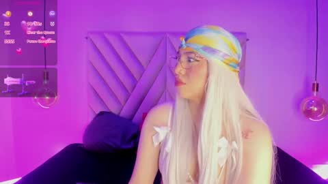 Snapshot of emmaswift1 chatting on December 2025 02:39:01 AM Emma online show from December 2025 02:39:01 AM