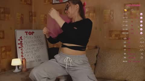 Snapshot of emmatiny chatting on February 2025 05:09:02 PM Mia online show from February 2025 05:09:02 PM